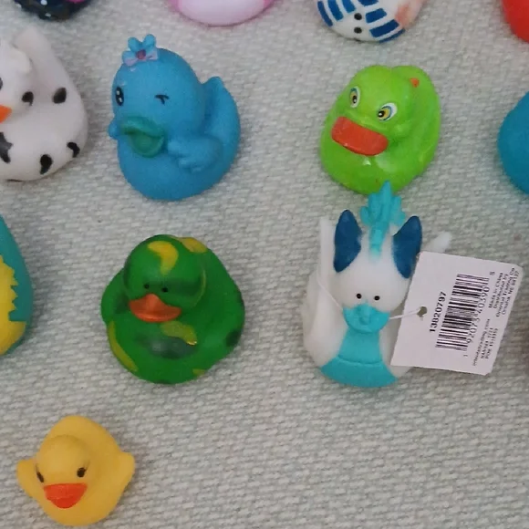 Collectible 23 Rubber Duck Set - Assorted Colors And Bag - Picture 7 of 9